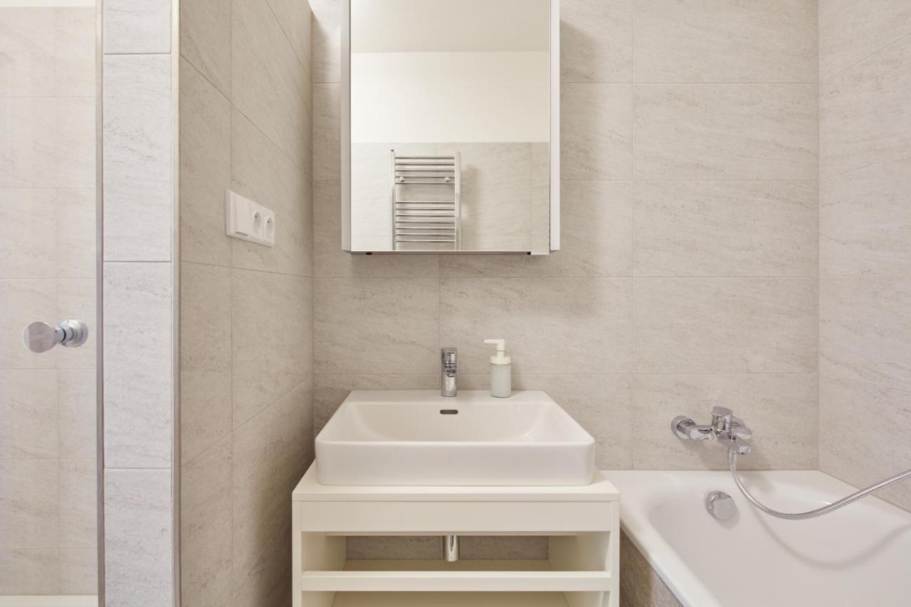 Prague Days - Designer Condo - Trendy Neighborhood Luaran gambar