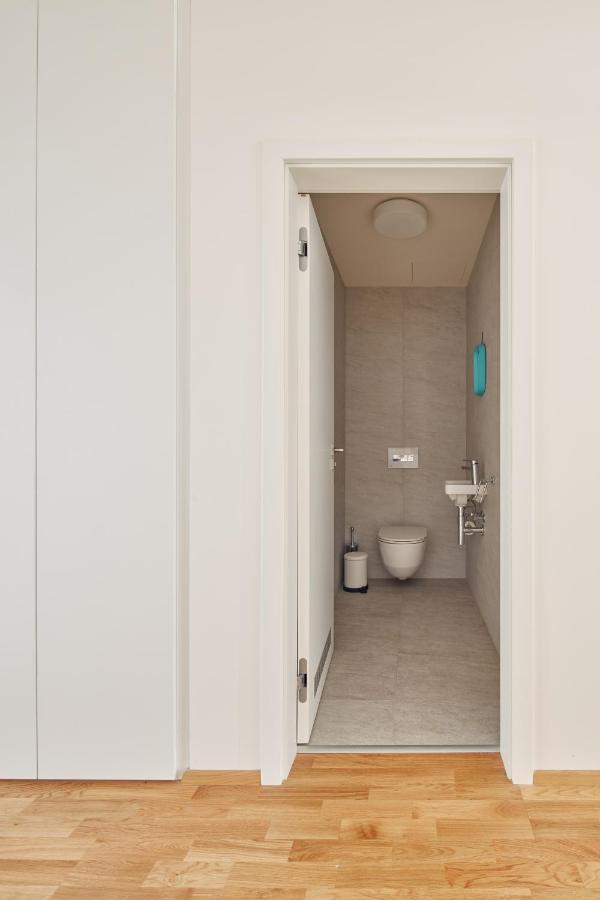 Prague Days - Designer Condo - Trendy Neighborhood Luaran gambar